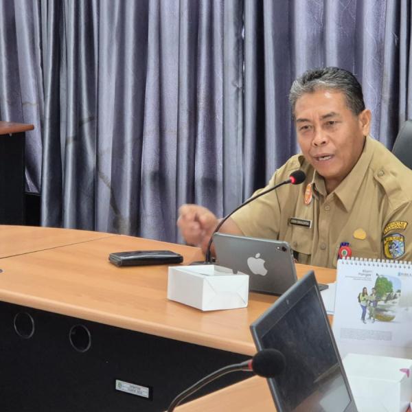 Foto Kepala Dinas 4